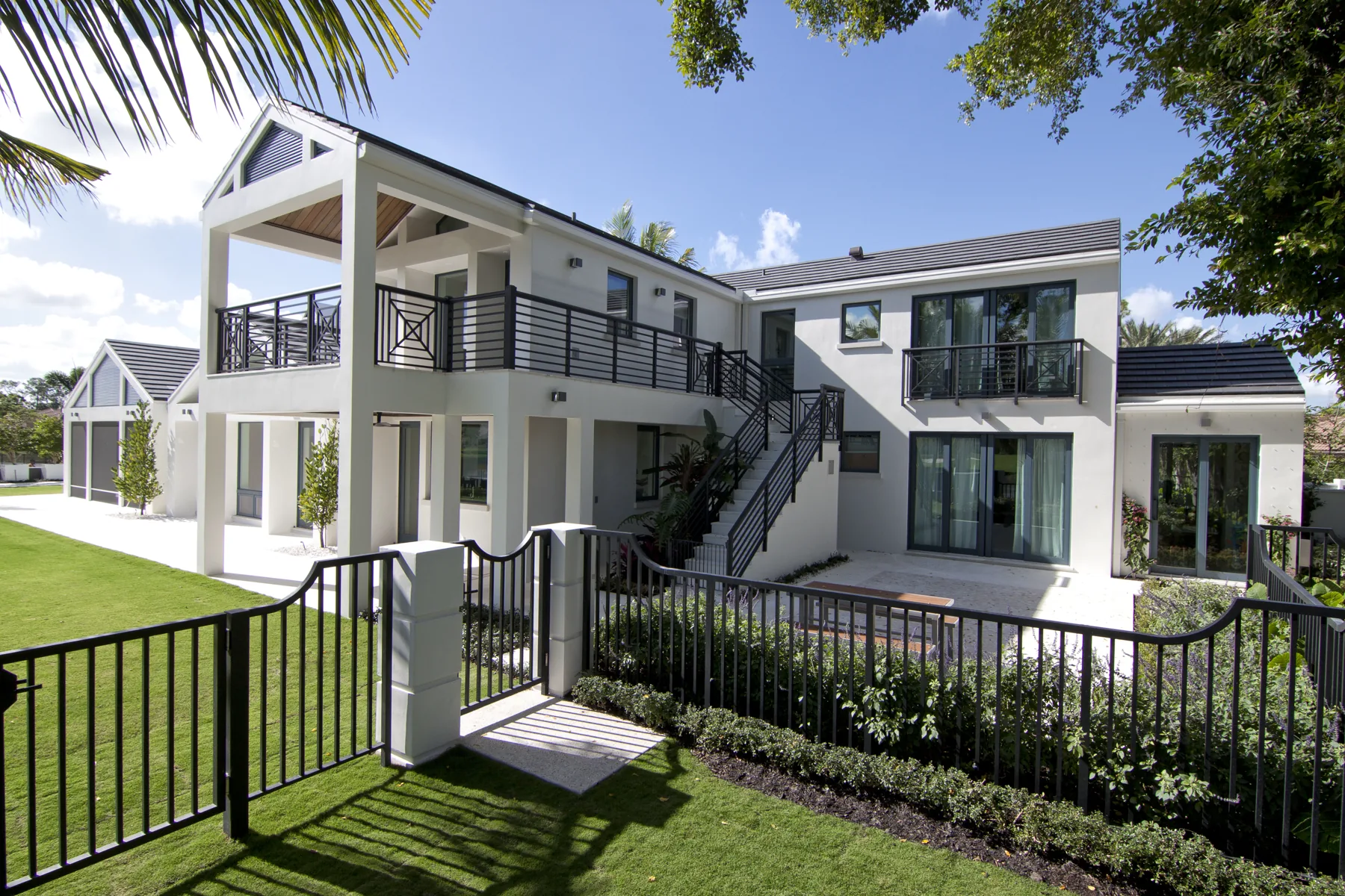 Garden courtyard at Breakers West Terrace