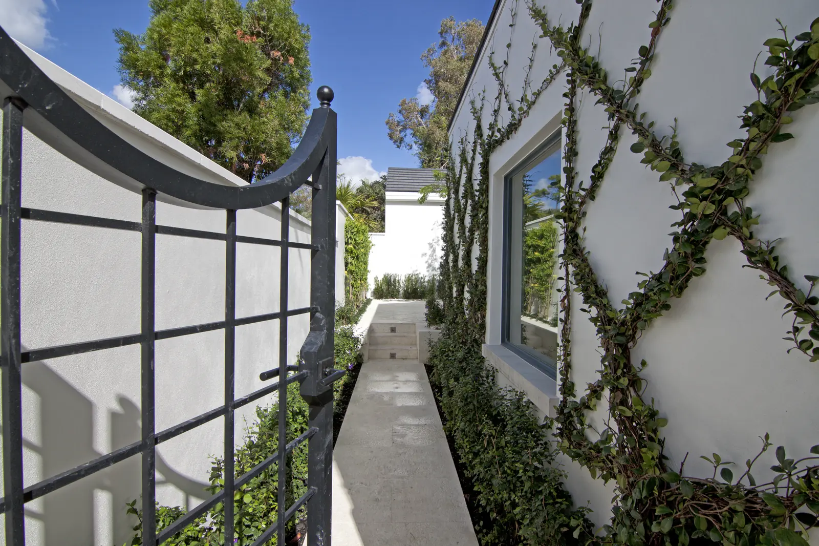 Facade And Courtyard at Breakers West Terrace