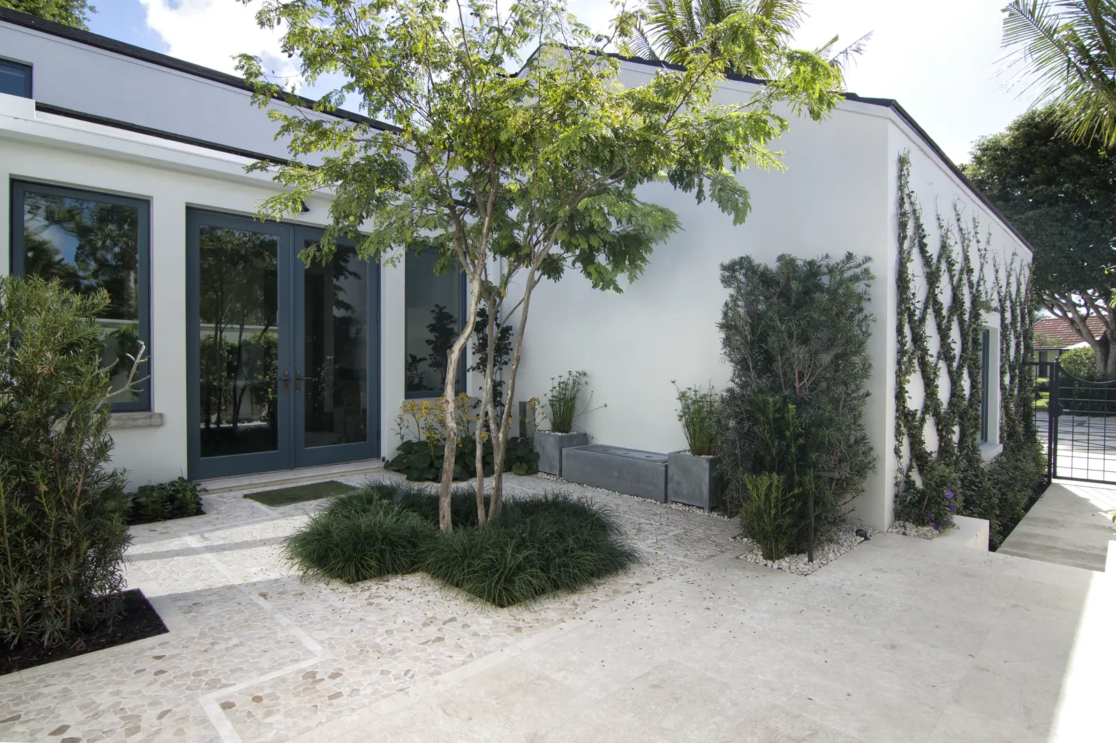 Facade And Courtyard at Breakers West Terrace