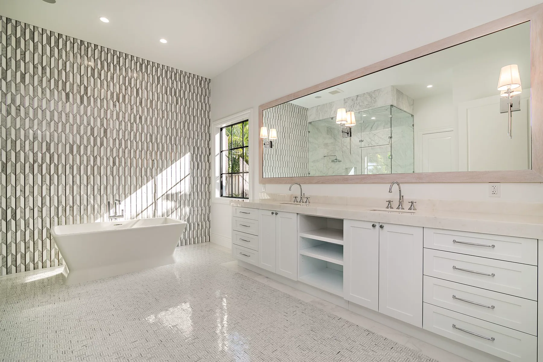 Primary bathroom at Casa De Azul