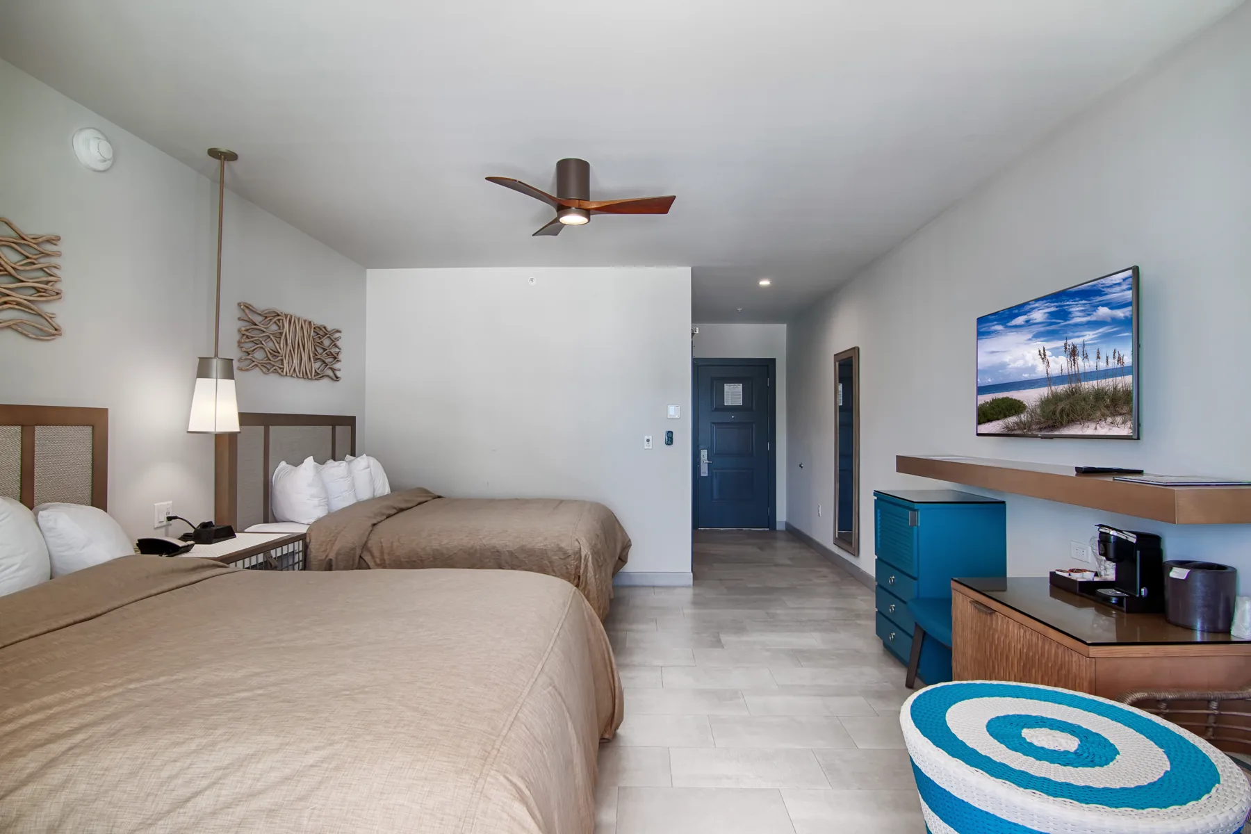 Guest room at Chesapeake Beach Resort