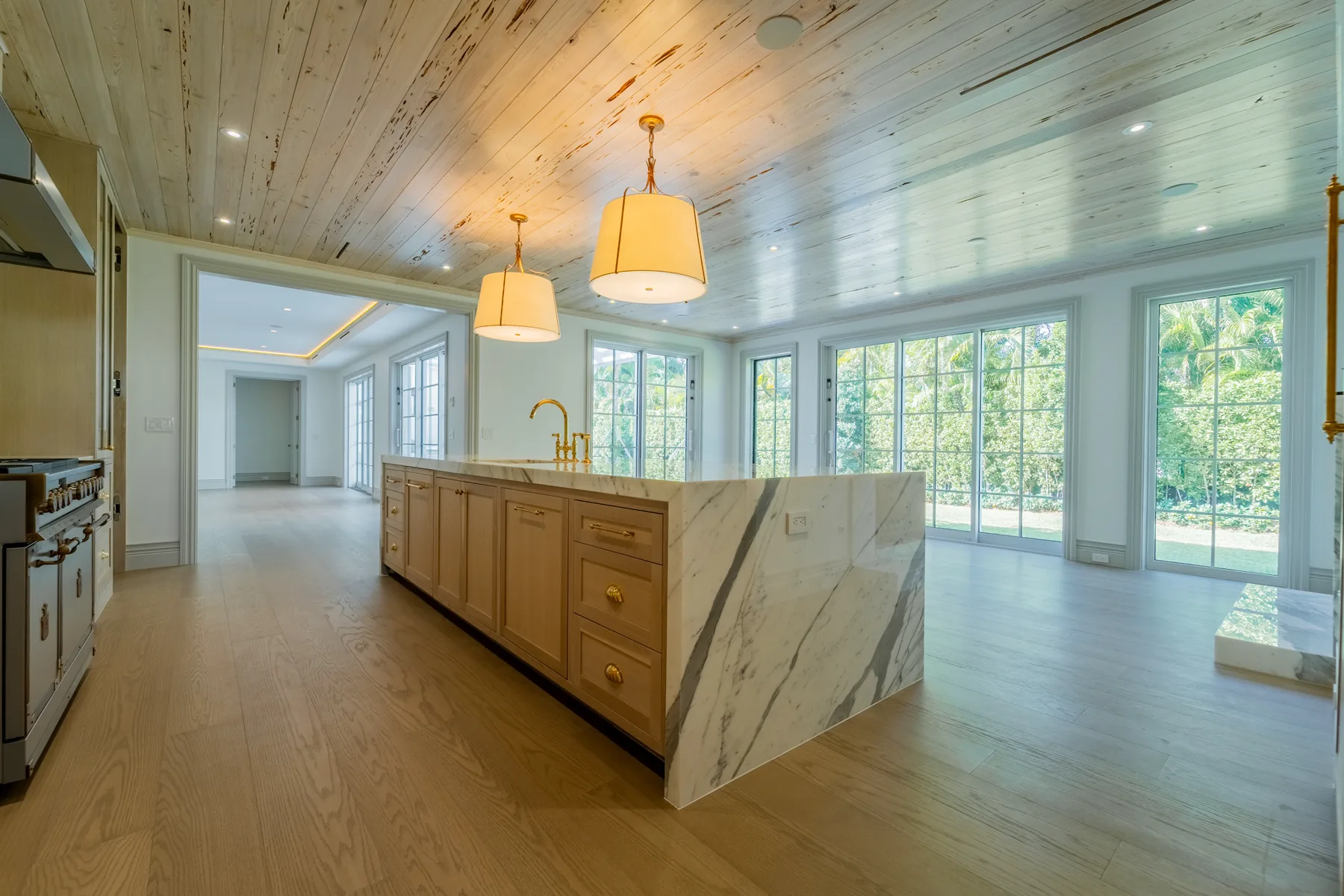 Kitchen and dining area at Ibis Isle
