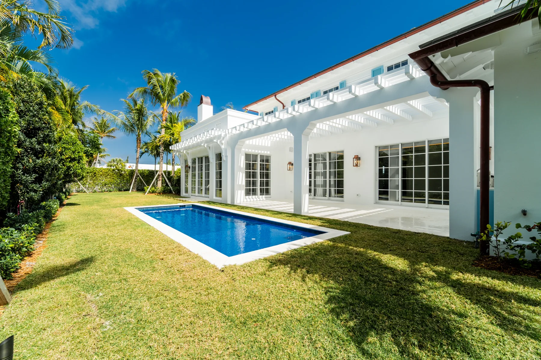 Pool and rear elevation at Ibis Isle