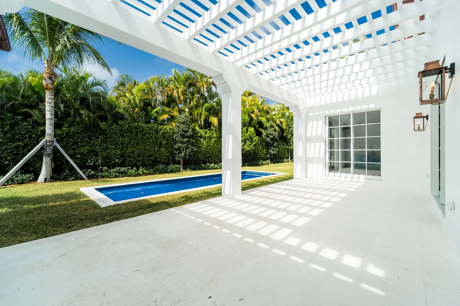 Poolside pergola at Ibis Isle