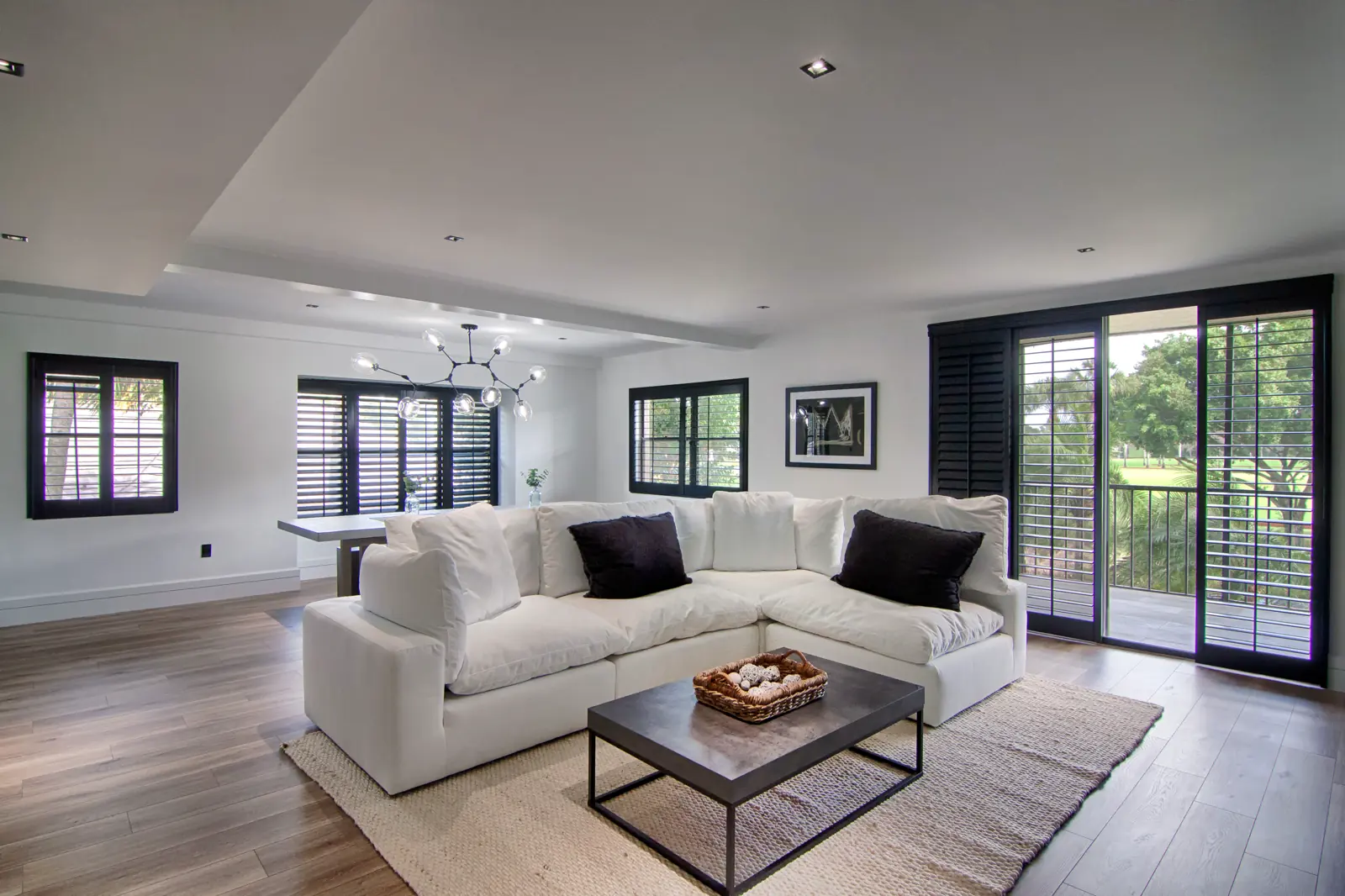 Living Dining at Polo Island