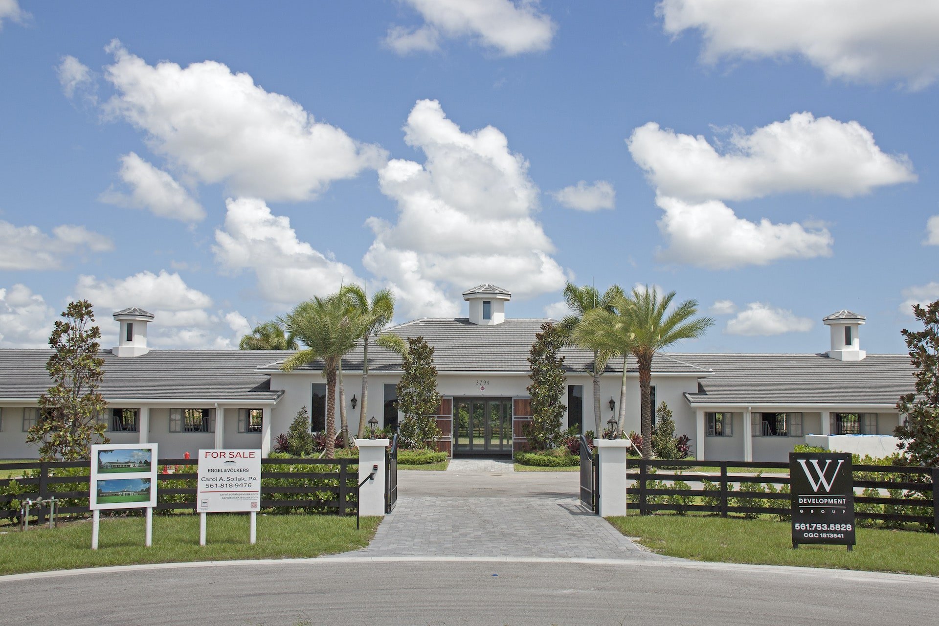 W development Group Equestrian